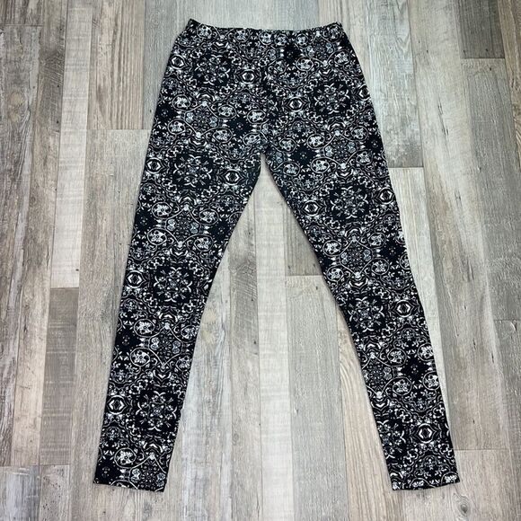 Pink Rose Black White Printed Soft Stretch Leggings - Picture 7 of 7